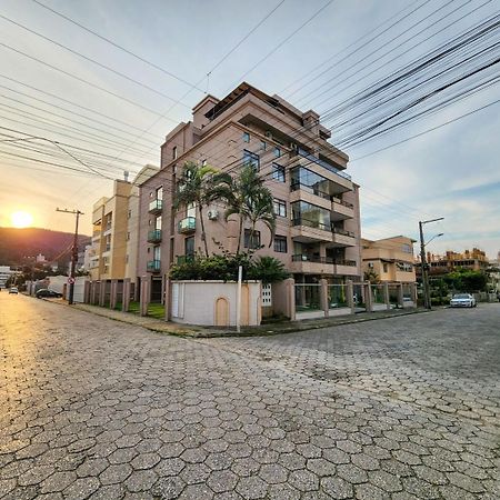 Apto El Shadday 301 Cento E Cinquenta Metros Do Mar Bombinhas Eksteriør bilde